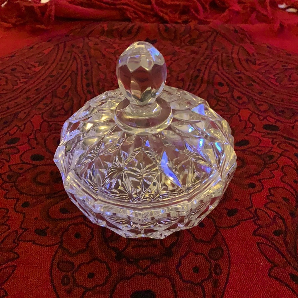 Clear candy/jewelry/food dish.